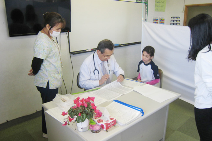 愛知県済生会リハビリテーション病院では毎年、他県のブラジル人学校で無料健診を行なっています