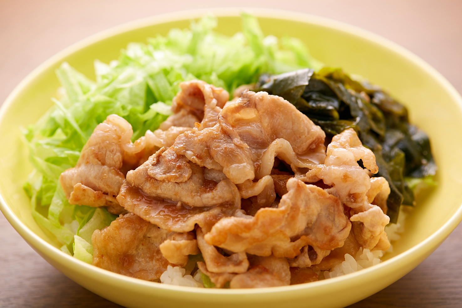 豚肉の梅肉炒め丼