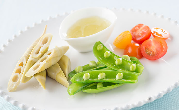 大名竹と季節野菜のサラダ 新茶のドレッシング添え