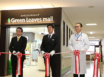 左から巣山氏、鯉谷氏、吉田院長