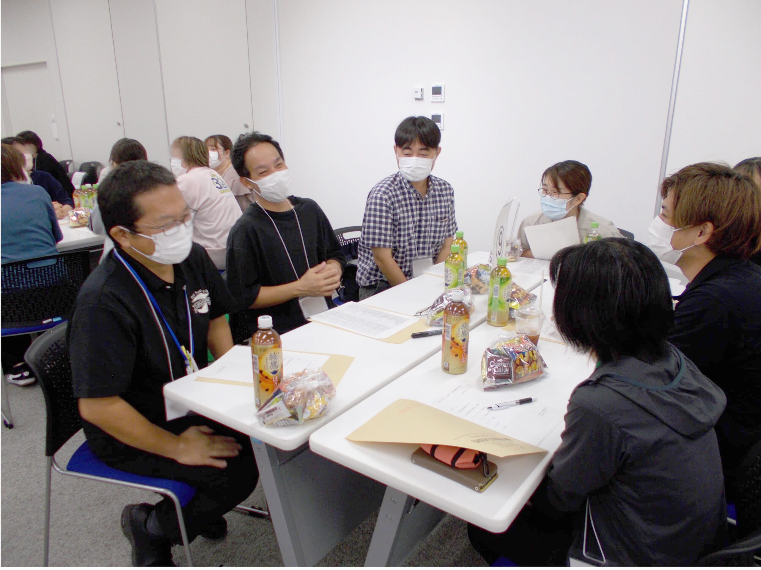 境港総合病院のみならず、境港市内の関係事業所の職員と活発に意見交換をしている写真