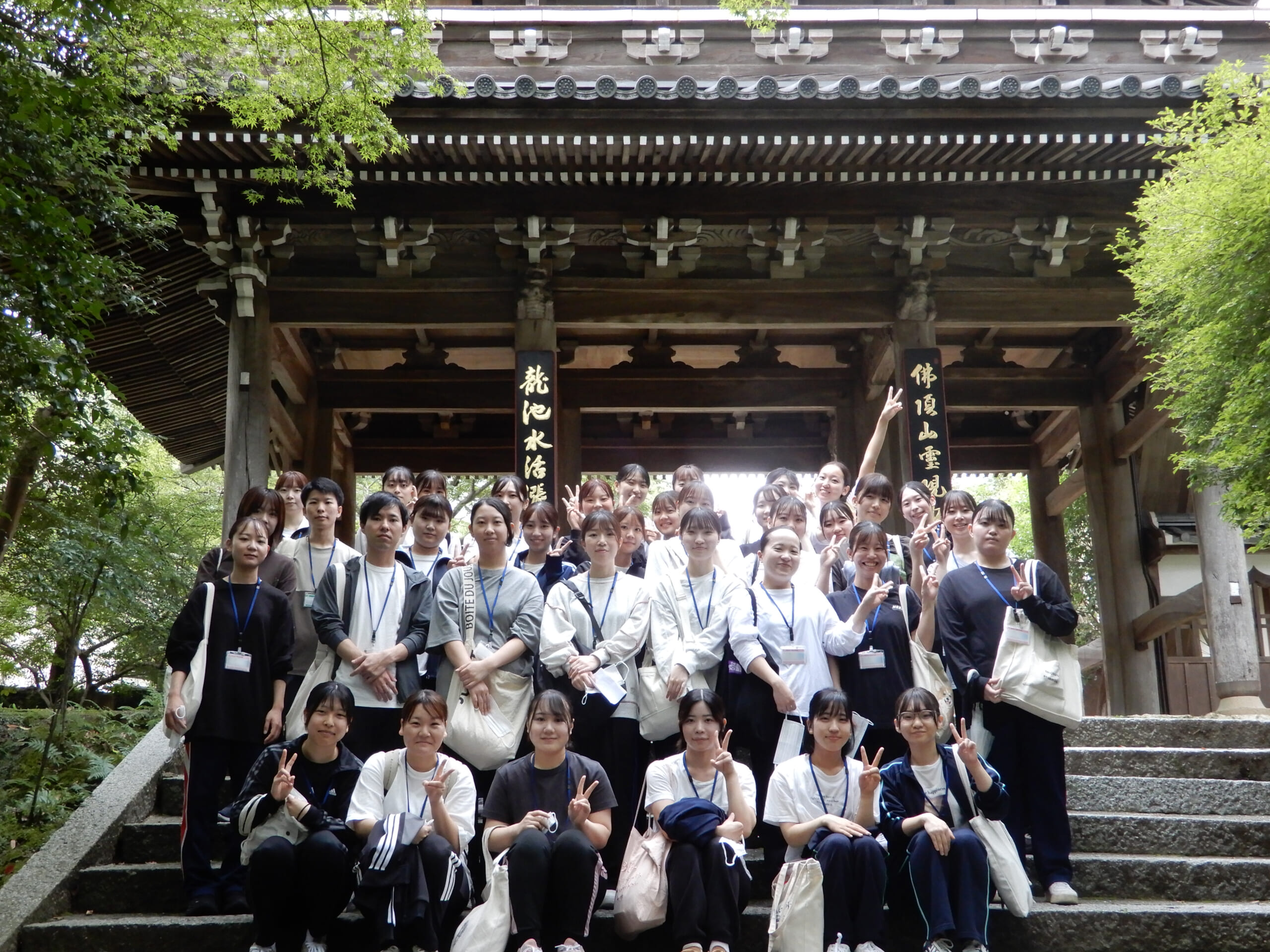 功山寺の前で参加者の集合写真