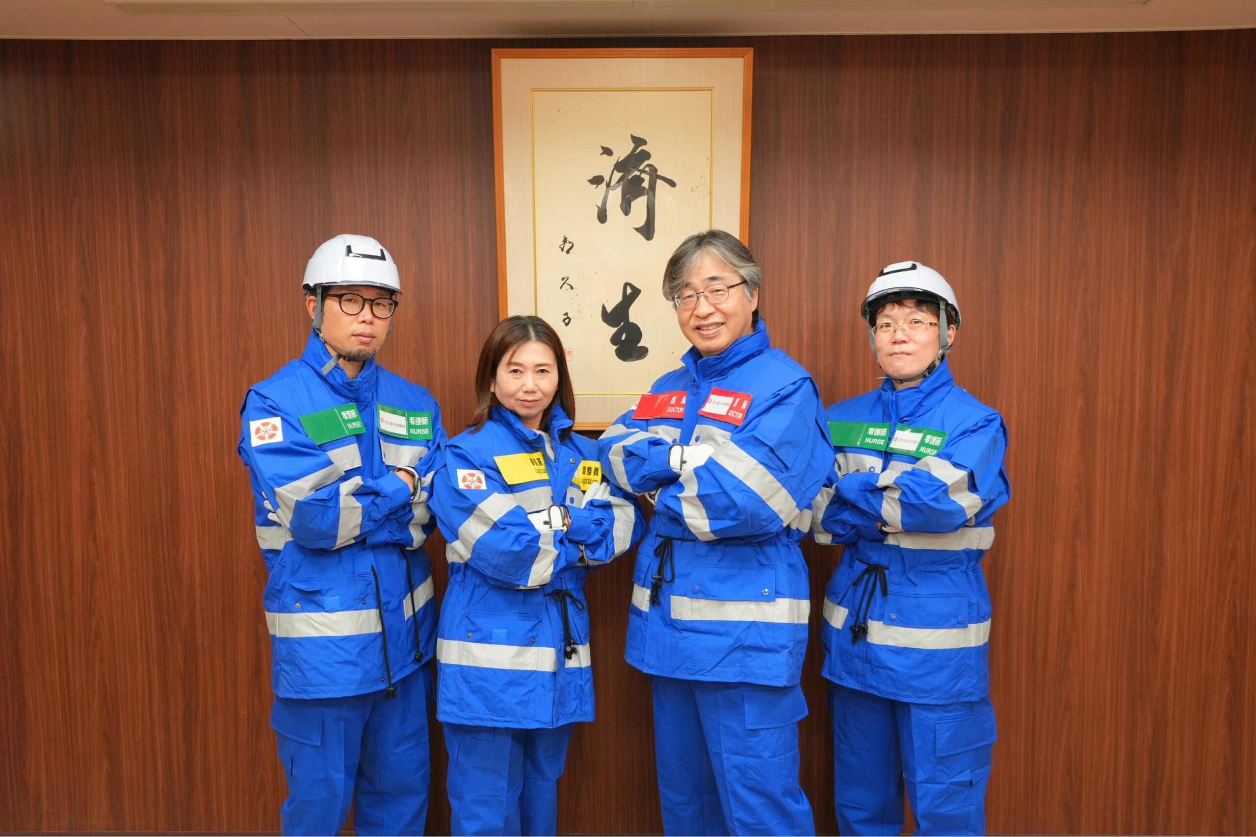 〈愛媛〉今治病院の新しくDMAT隊員になった4人の集合写真