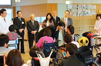 秋篠宮殿下が愛知の病院・障害者施設をご訪問