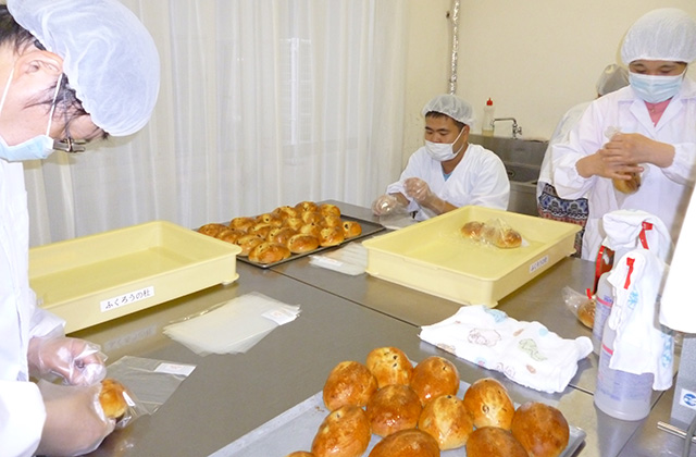 「釜ヶ崎健診」751人が受診、障害者もパンで支援