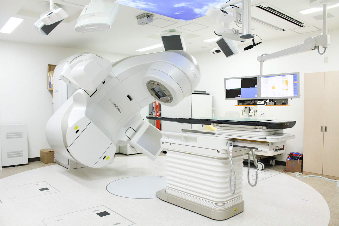 中央病院の最新式放射線治療システム