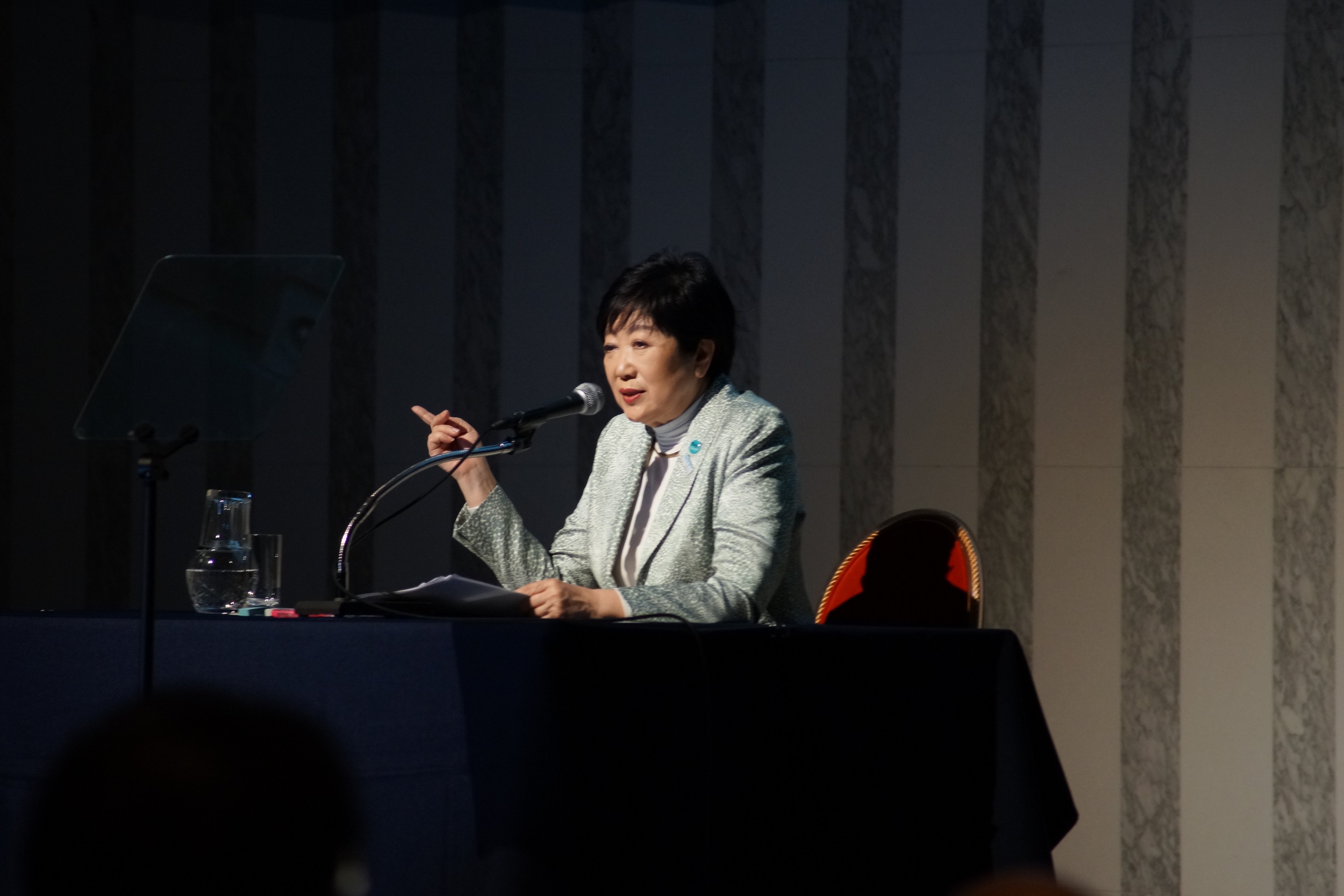 小池都知事が排除されない社会目指し講演、本会シンポで