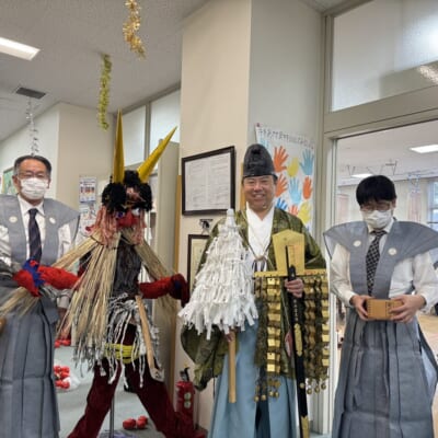 鼻に当たらんがー！