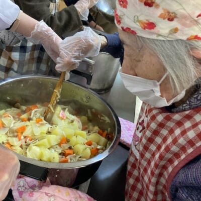 今日はシチュー作るんやで
