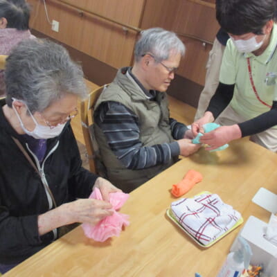 春のお茶会を彩った手作りペーパーフラワー
