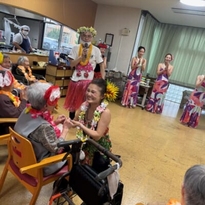 フラダンスでハワイ気分