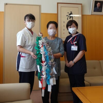 色とりどりの千羽鶴