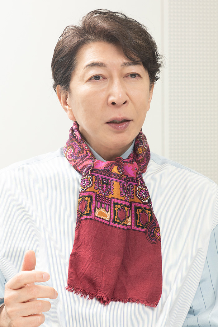 篠井 英介 さん