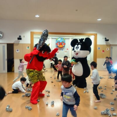 豆菓子メーカー「でん六」のでんちゃんが応援に駆けつける