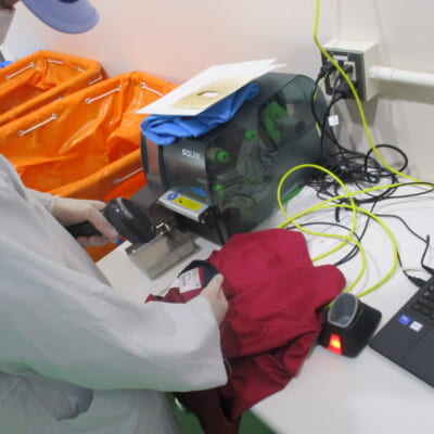 バーコードラベル圧着開始