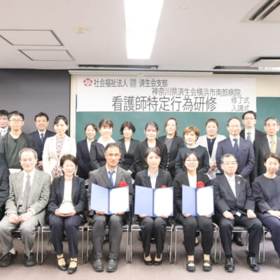 看護師特定行為研修第2期生3人の修了式
