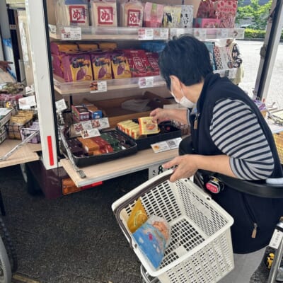 「走るデパ地下」が来た！みんなで楽しくお買い物